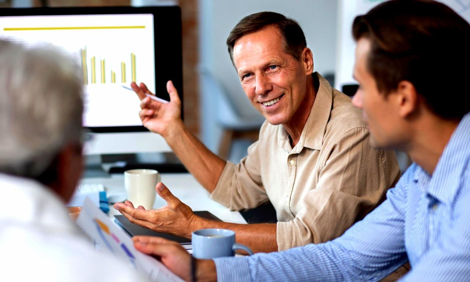 Participanți la un workshop clarivonexi despre comunicarea financiară